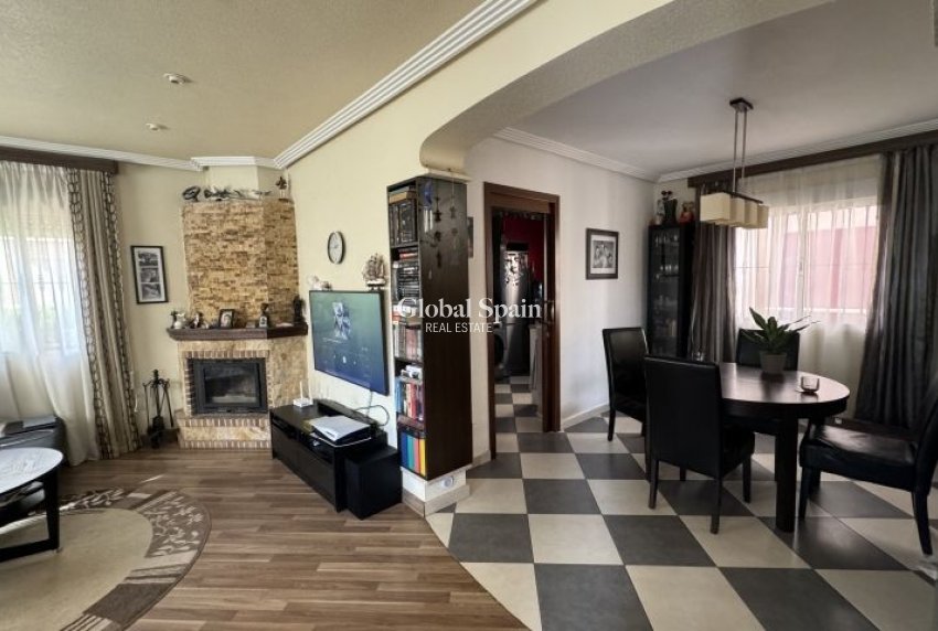 Wiederverkauf - VILLA -
ORIHUELA COSTA - Costa Blanca