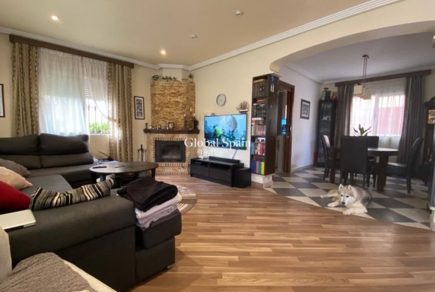 Wiederverkauf - VILLA -
ORIHUELA COSTA - Costa Blanca