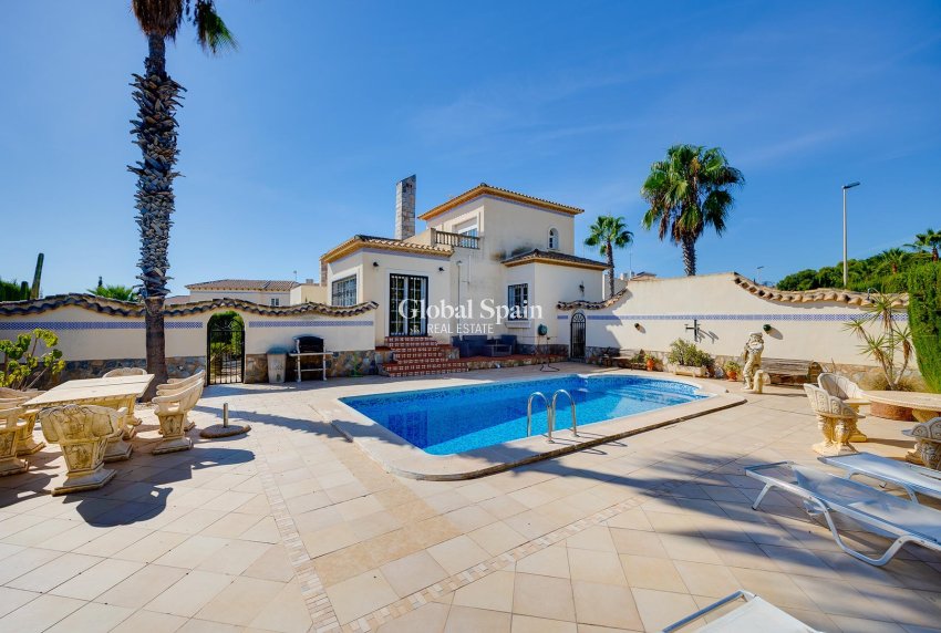 Wiederverkauf - VILLA -
ORIHUELA COSTA - Costa Blanca