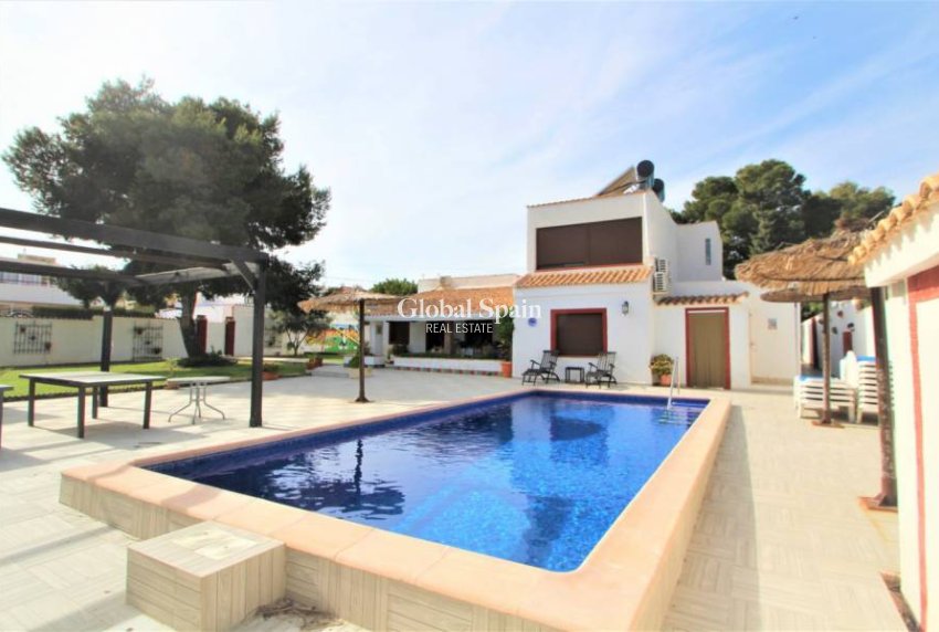 Wiederverkauf - VILLA -
ORIHUELA COSTA - Costa Blanca