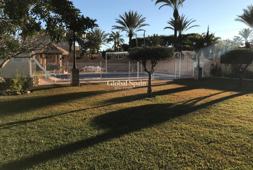 Wiederverkauf - VILLA -
ORIHUELA COSTA - Costa Blanca