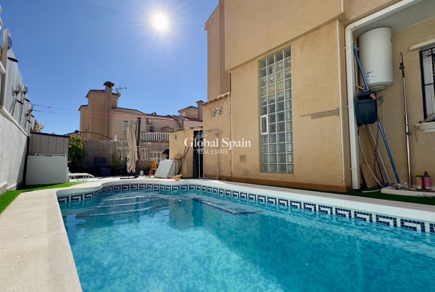 Wiederverkauf - VILLA -
ORIHUELA COSTA - Costa Blanca