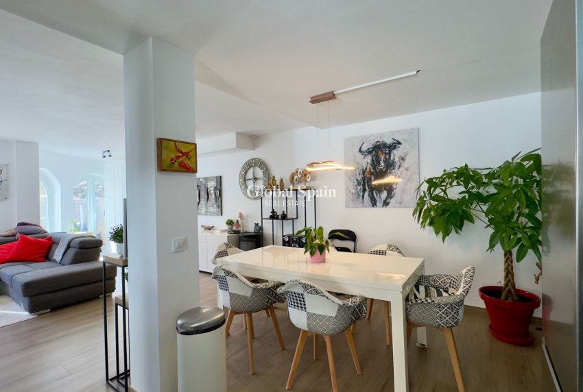 Wiederverkauf - VILLA -
ORIHUELA COSTA - Costa Blanca