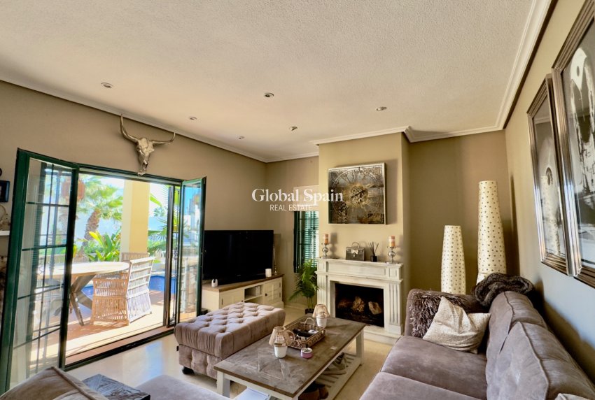 Wiederverkauf - VILLA -
ORIHUELA COSTA - Costa Blanca