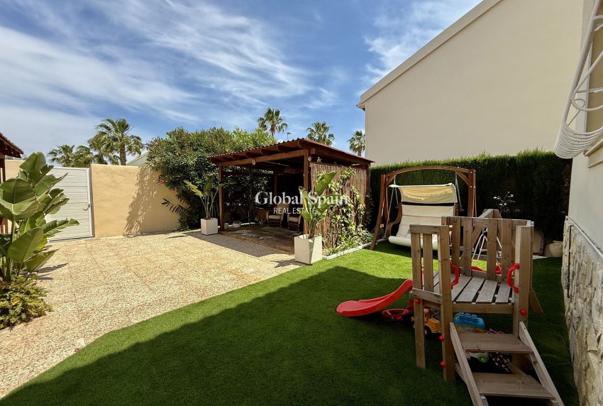 Wiederverkauf - VILLA -
ORIHUELA COSTA - Costa Blanca