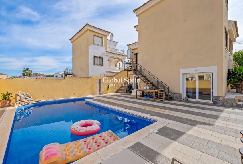 Wiederverkauf - VILLA -
ORIHUELA COSTA - Costa Blanca