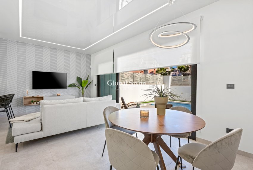 Wiederverkauf - VILLA -
ORIHUELA COSTA - Costa Blanca