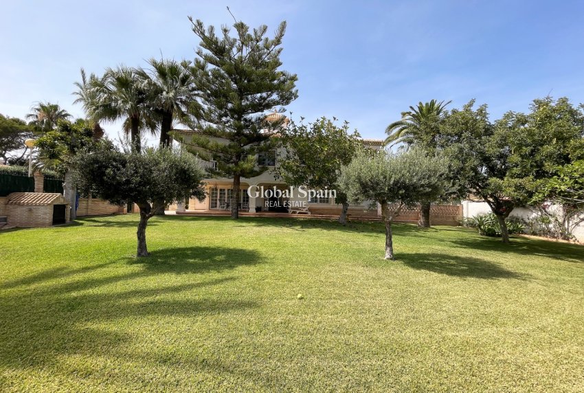 Wiederverkauf - VILLA -
ORIHUELA COSTA - Costa Blanca