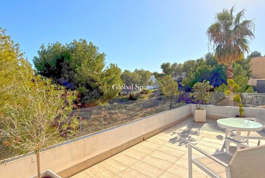 Wiederverkauf - VILLA -
ORIHUELA COSTA - Costa Blanca