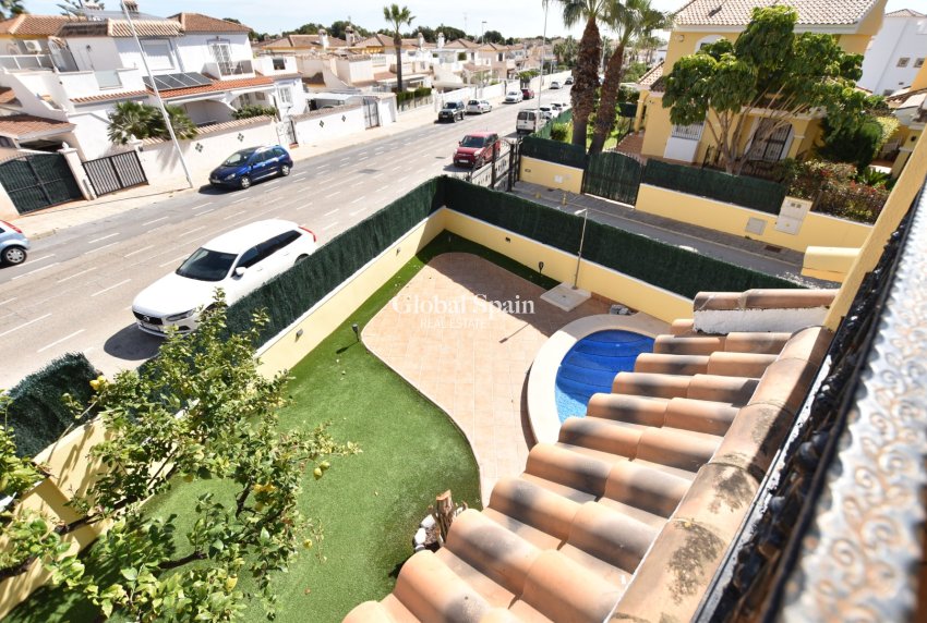 Wiederverkauf - VILLA -
ORIHUELA COSTA - Costa Blanca