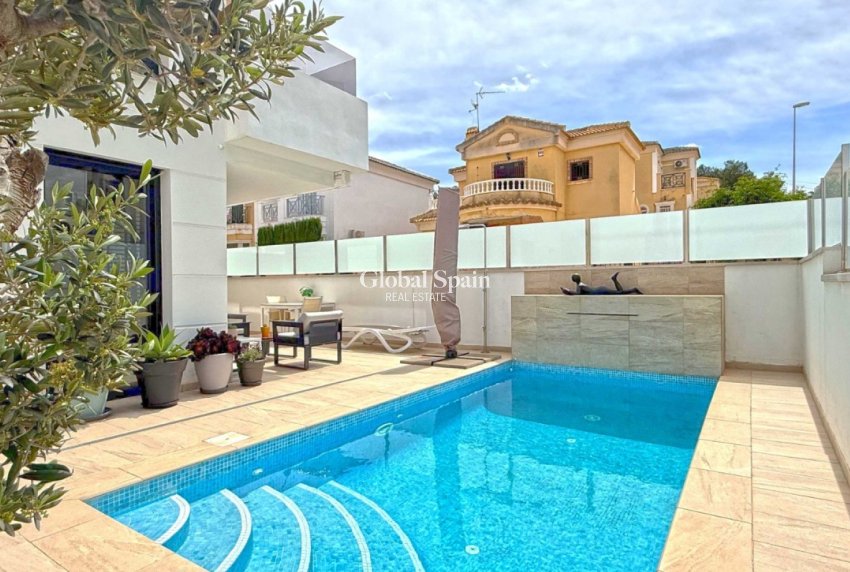Wiederverkauf - VILLA -
ORIHUELA COSTA - Costa Blanca