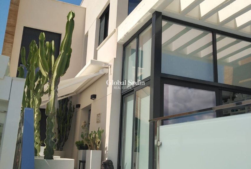 Wiederverkauf - VILLA -
ORIHUELA COSTA - Costa Blanca