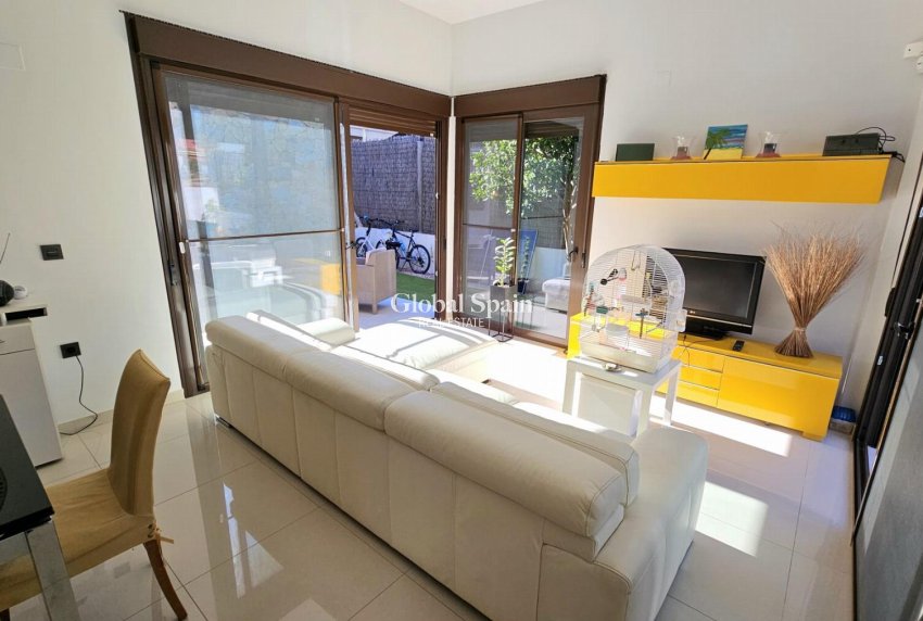 Wiederverkauf - VILLA -
ORIHUELA COSTA - Costa Blanca