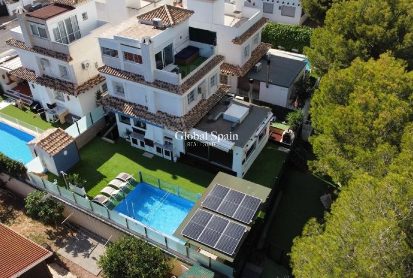Wiederverkauf - VILLA -
ORIHUELA COSTA - Costa Blanca