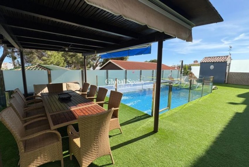 Wiederverkauf - VILLA -
ORIHUELA COSTA - Costa Blanca