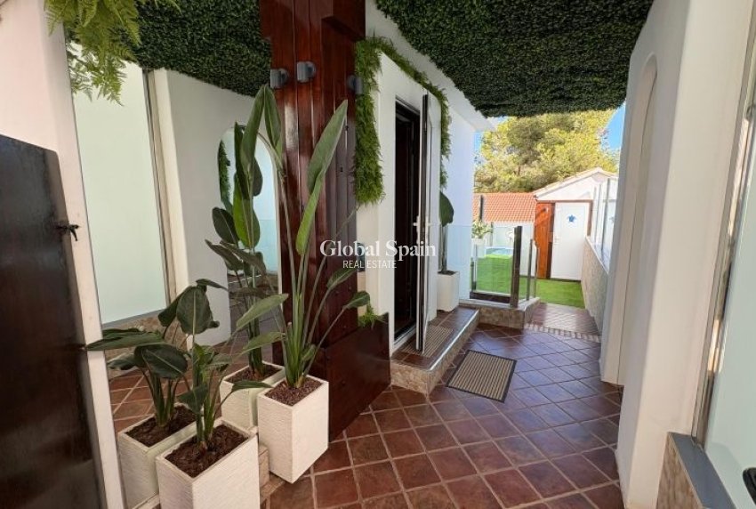 Wiederverkauf - VILLA -
ORIHUELA COSTA - Costa Blanca