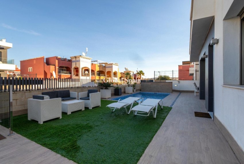 Wiederverkauf - VILLA -
ORIHUELA COSTA - Costa Blanca