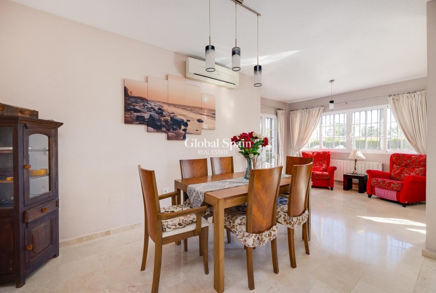 Wiederverkauf - VILLA -
ORIHUELA COSTA - Costa Blanca