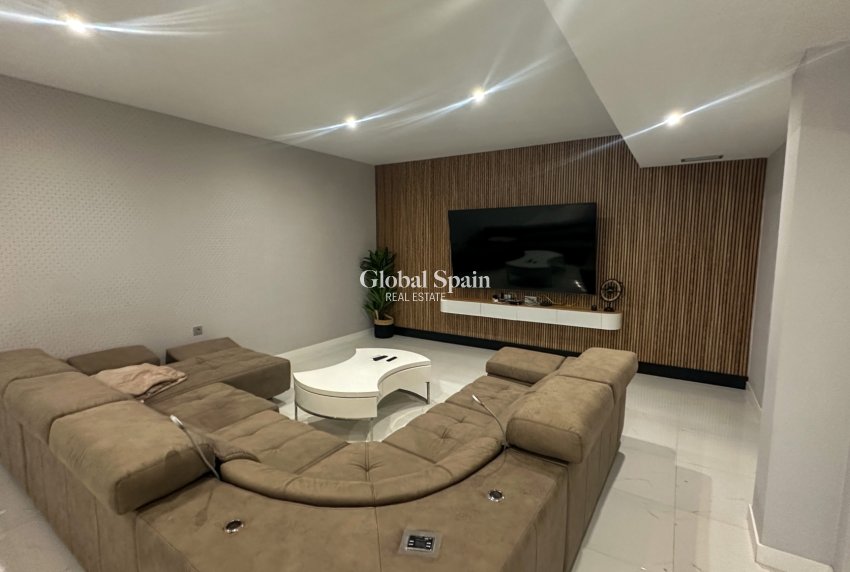 Wiederverkauf - VILLA -
ORIHUELA COSTA - Costa Blanca