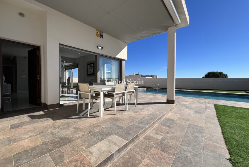 Wiederverkauf - VILLA -
ORIHUELA COSTA - Costa Blanca