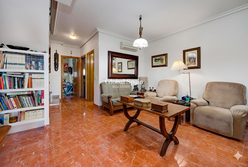 Wiederverkauf - VILLA -
ORIHUELA COSTA - Costa Blanca