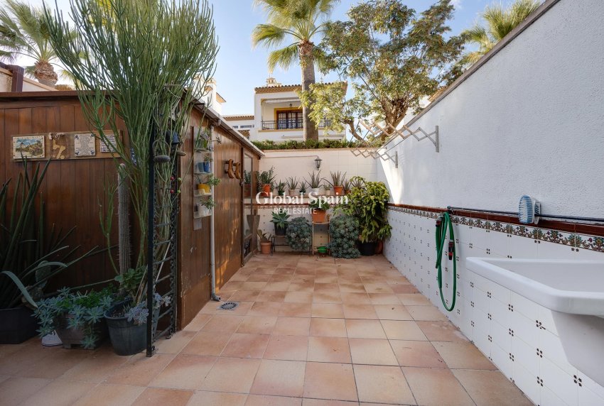 Wiederverkauf - VILLA -
ORIHUELA COSTA - Costa Blanca