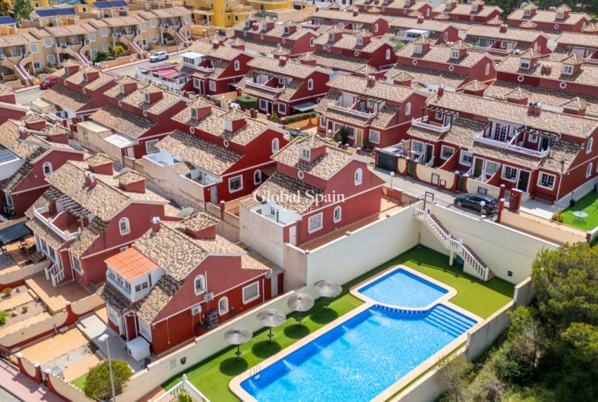 Wiederverkauf - VILLA -
ORIHUELA COSTA - Costa Blanca