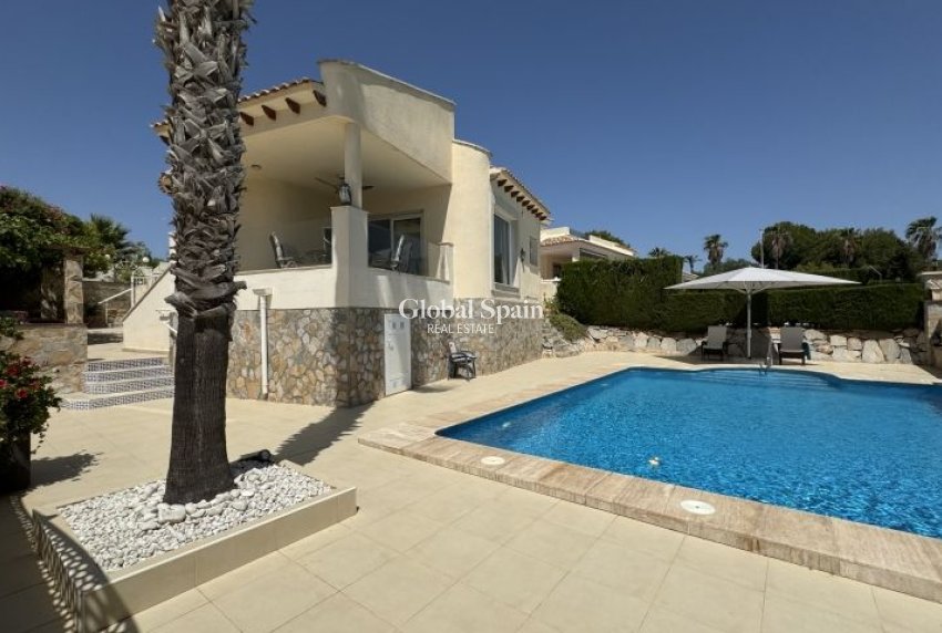 Wiederverkauf - VILLA -
ORIHUELA COSTA - Costa Blanca