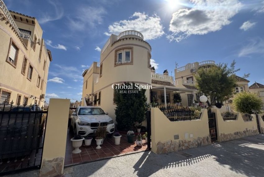 Wiederverkauf - VILLA -
ORIHUELA COSTA - Costa Blanca