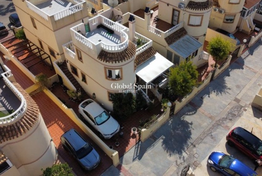 Wiederverkauf - VILLA -
ORIHUELA COSTA - Costa Blanca