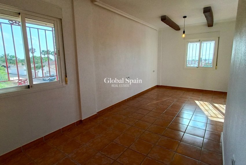 Wiederverkauf - VILLA -
ORIHUELA COSTA - Costa Blanca