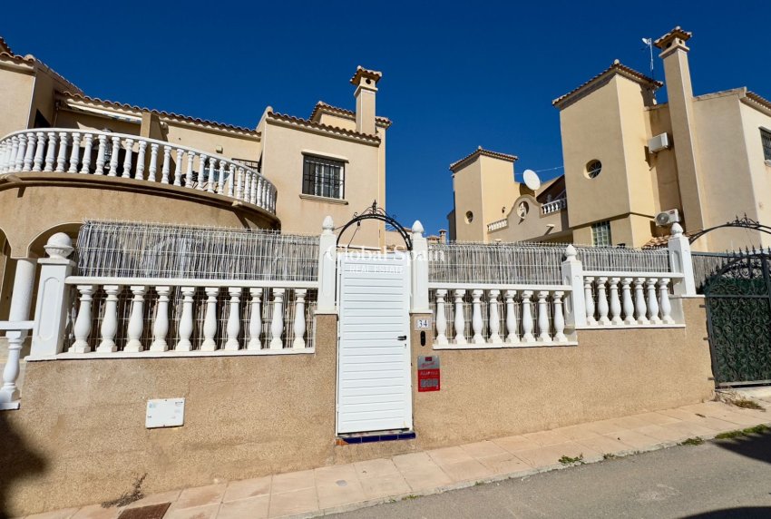 Wiederverkauf - VILLA -
ORIHUELA COSTA - Costa Blanca