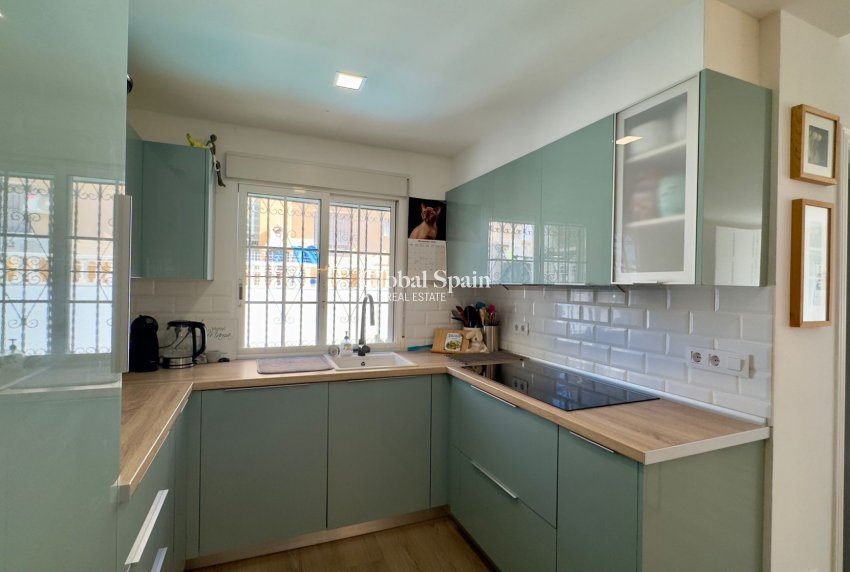 Wiederverkauf - VILLA -
ORIHUELA COSTA - Costa Blanca