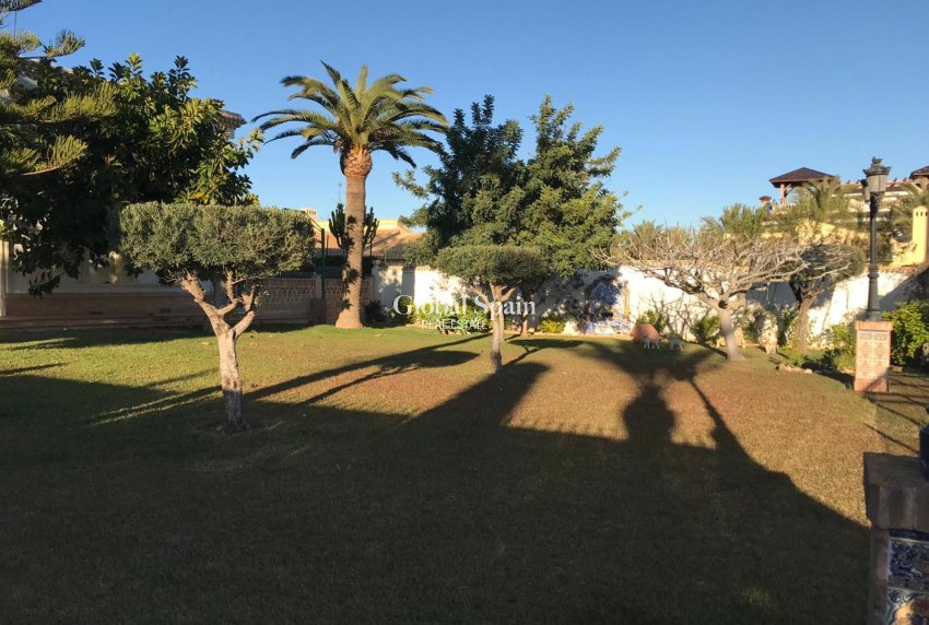 Wiederverkauf - VILLA -
ORIHUELA COSTA - Costa Blanca