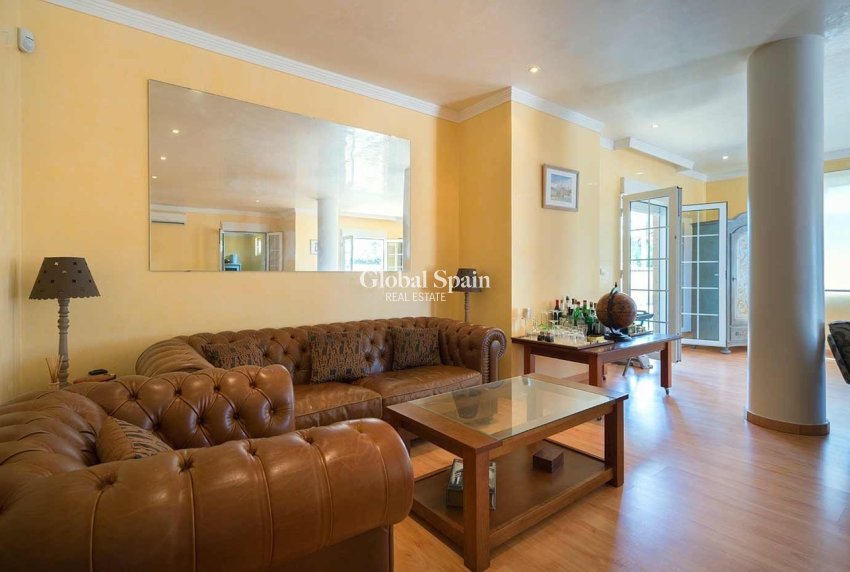 Wiederverkauf - VILLA -
ORIHUELA COSTA - Costa Blanca