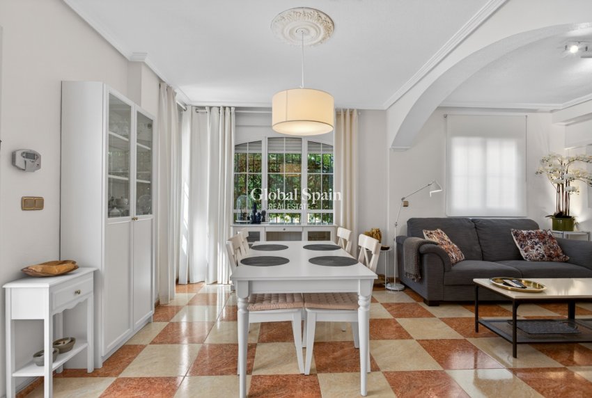 Wiederverkauf - VILLA -
ORIHUELA COSTA - Costa Blanca