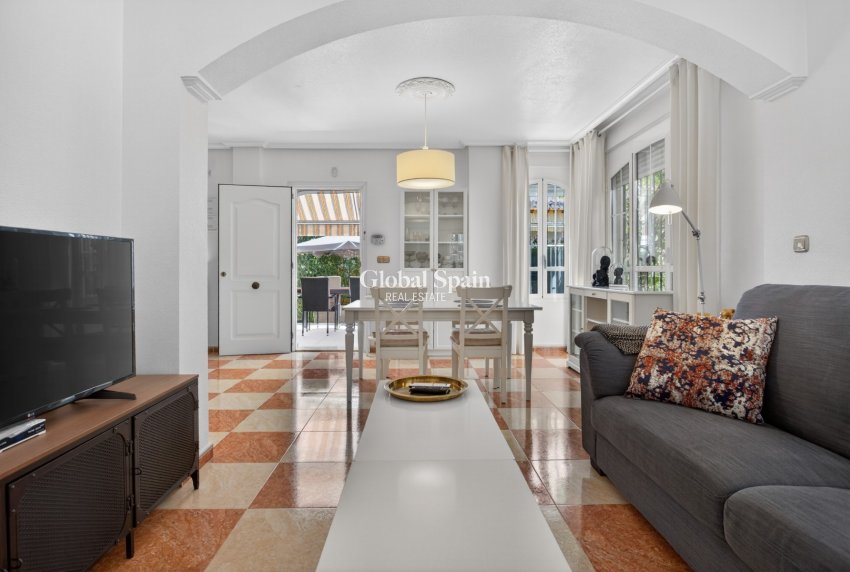 Wiederverkauf - VILLA -
ORIHUELA COSTA - Costa Blanca