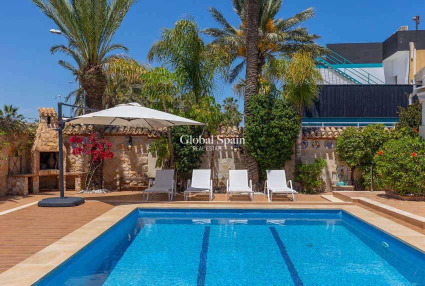 Wiederverkauf - VILLA -
ORIHUELA COSTA - Costa Blanca