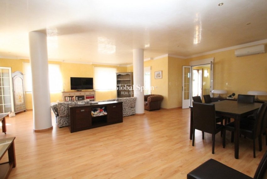 Wiederverkauf - VILLA -
ORIHUELA COSTA - Costa Blanca