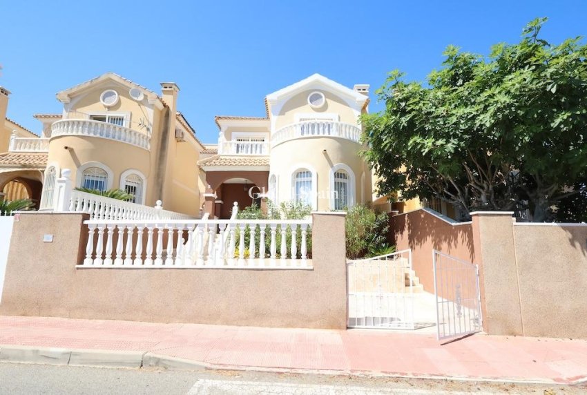 Wiederverkauf - VILLA -
ORIHUELA COSTA - Costa Blanca