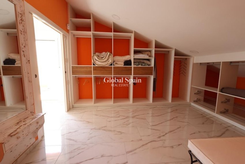 Wiederverkauf - VILLA -
ORIHUELA COSTA - Costa Blanca