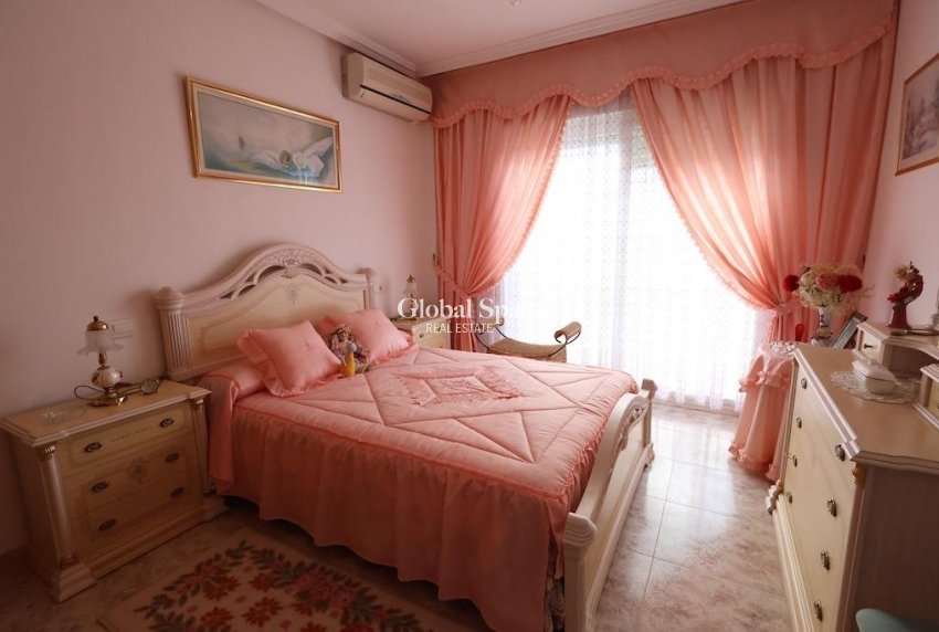Wiederverkauf - VILLA -
ORIHUELA COSTA - Costa Blanca