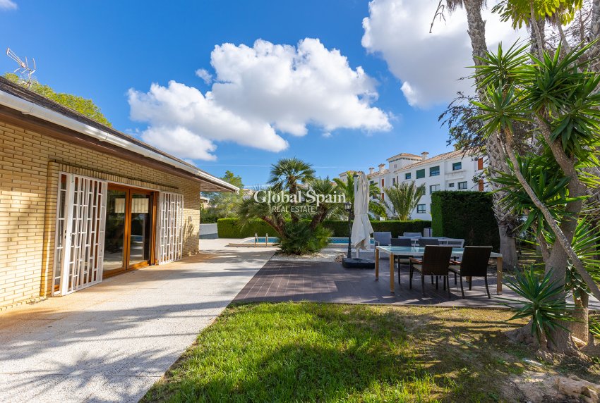 Wiederverkauf - VILLA -
ORIHUELA COSTA - Costa Blanca
