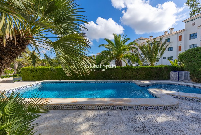 Wiederverkauf - VILLA -
ORIHUELA COSTA - Costa Blanca