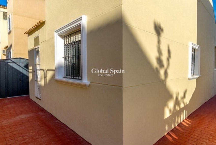 Wiederverkauf - VILLA -
ORIHUELA COSTA - Costa Blanca