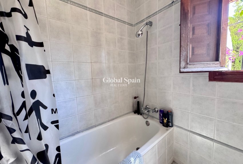 Wiederverkauf - VILLA -
ORIHUELA COSTA - Costa Blanca