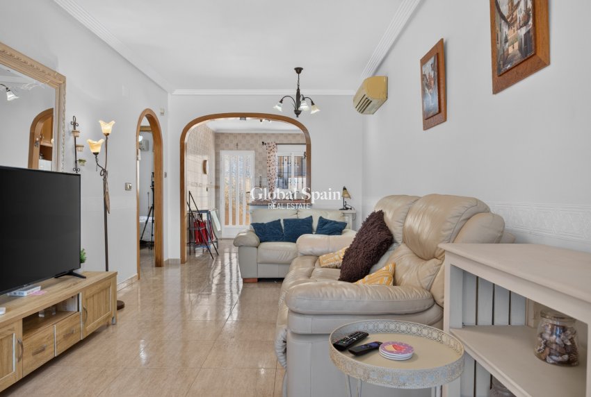 Wiederverkauf - VILLA -
ORIHUELA COSTA - Costa Blanca