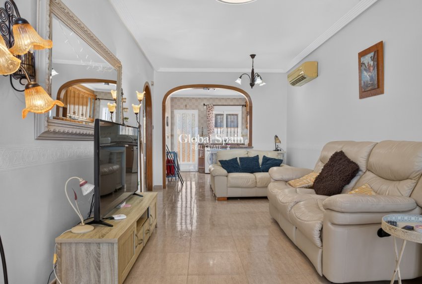 Wiederverkauf - VILLA -
ORIHUELA COSTA - Costa Blanca
