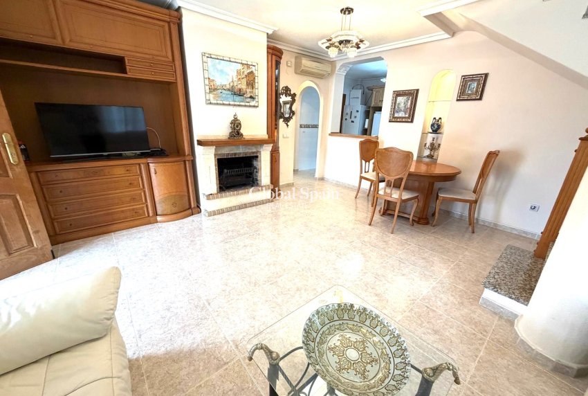 Wiederverkauf - VILLA -
ORIHUELA COSTA - Costa Blanca