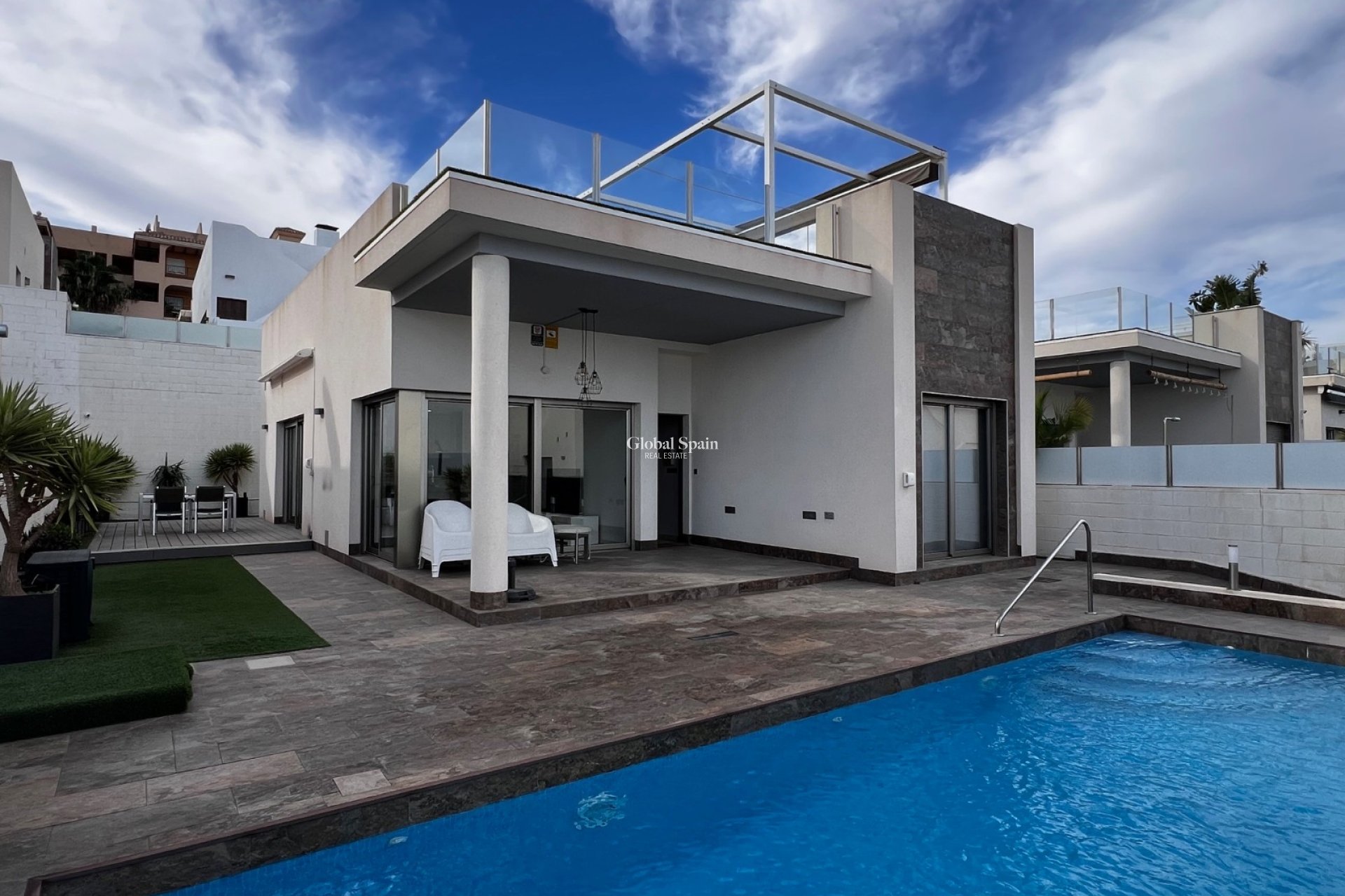 Wiederverkauf - VILLA -
ORIHUELA COSTA - Costa Blanca